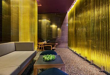 Staklene pregrade u luksuznom interijeru wellness centra